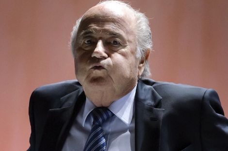 بلاتر يفوز بولاية خامسة لرئاسة الـ FIFA بعد انسحاب الأمير ابن الحسين