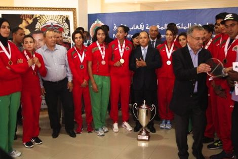 جامعة القوى تكرم أبطالها المتوجين بميداليات
