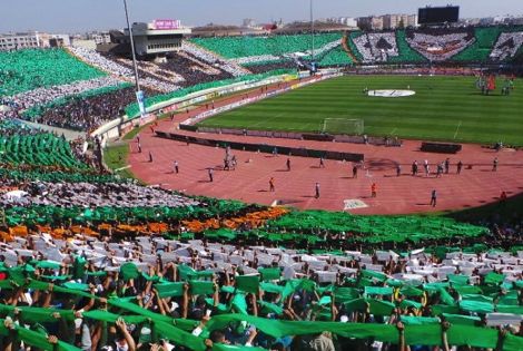 البنزرتي: جماهير الرجاء من ذهب.. ولدي عرض جدي لتدريب الفريق