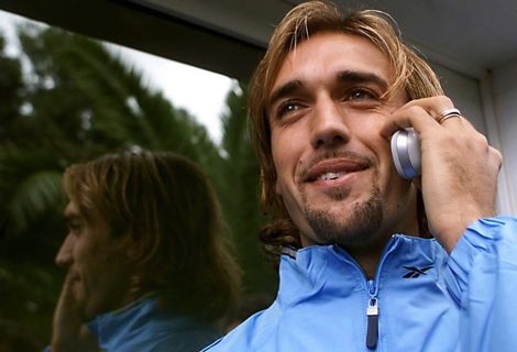 باتيستوتا... نجم أرجنتيني يتمنى بتر قدميه من الألم دون أن يوافقه الأطباء