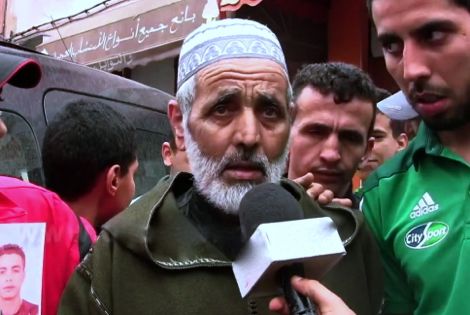 والد مشجع رجاوي مُفرج عنه: سلطات الجزائر تعاملت مع إبني بـ"طيبة"