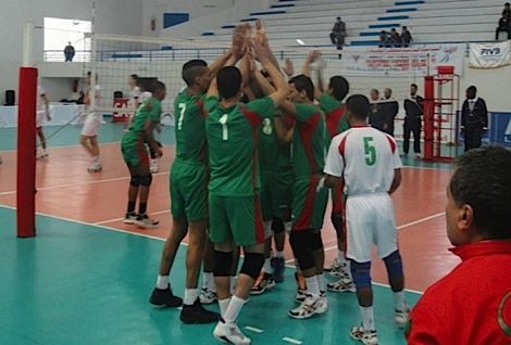 منتخب الفتيان للطائرة يفوز على الجزائر ويتأهل لربع نهائي البطولة العربية