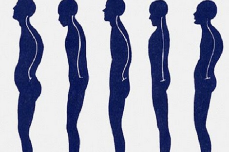 6 أخطاء يومية تضر قوام العمود الفقري