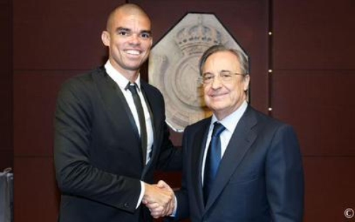 بنزيمة مسرور بتمديد ريال مدريد لعقد بيبي
