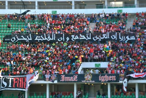 من مدرّجات "أدْرَار".. جماهير الحسنيّة تتضَامن مع سُوريا