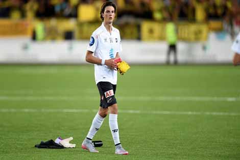 دورتموند يبدي اهتمامه بضم المغربي زخنيني
