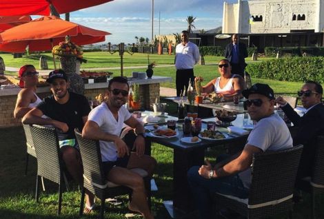 رونالدو ينشر صوره بأكادير.. ويغادر المغرب اليوم للإلتحاق بتداريب الريال