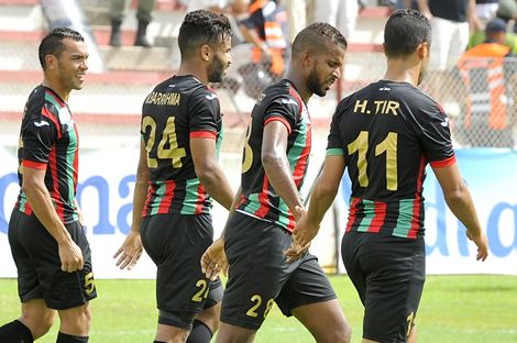 اتحاد طنجة يؤزم وضعية "العساكر".. وروماو على أبواب الإقالة