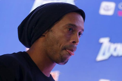 برشلونة يضم رونالدينيو لمباراة واحدة
