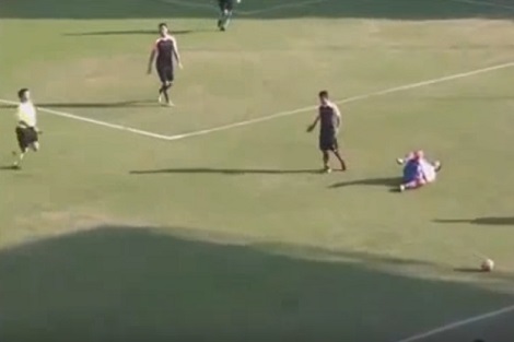 بسبب ركلة.. لاعب تركي متهم بمحاولة قتل داخل الملعب