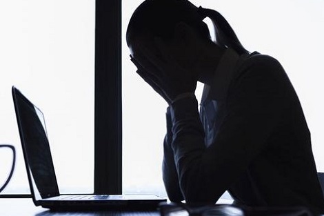 دراسة: التعاسة تقود إلى خيارات سيئة لكنها لا تقتل