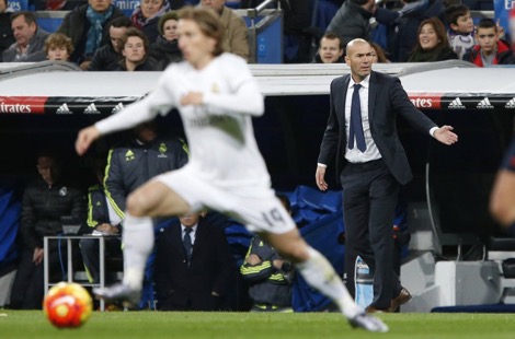 زيدان يفتتح أولى مباريات تدريبه لريال مدريد بخماسية في شباك لاكوورنيا