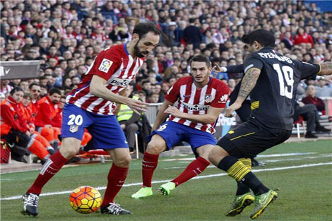 إشبيلية يعطل أتلتيكو مدريد بالتعادل في الليغا