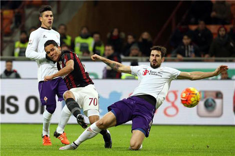 فيورنتينا يبتعد عن الصدارة بخسارة أمام الميلان