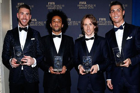 لاعبو ريال مدريد يهنئون زملائهم الأربعة