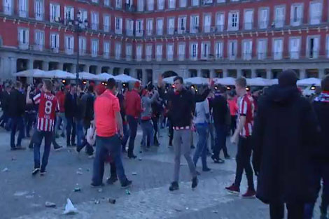 اعتقال مشجعي آيندهوفن بعد أعمال شغب في مدريد