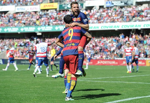 هاتريك سواريز يُتوج برشلونة بطلا للدوري الأسباني "الليغا"