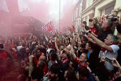 اليويفا يصدم جماهير ليفربول قبل نهائي الدوري الأوروبي