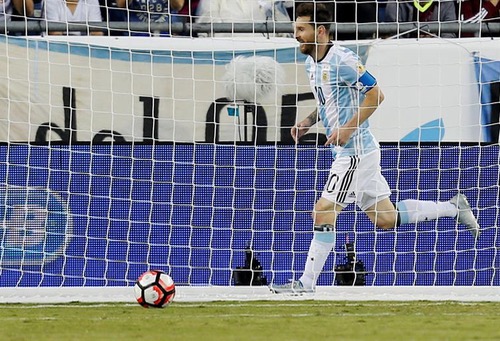 ميسي يعادل رقم باتيستوتا هدافا تاريخيا للمنتخب الأرجنتيني
