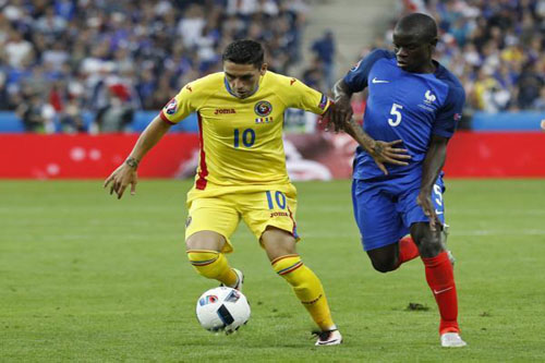 جناح رومانيا منزعج من مقارنته بهاجي وموتو