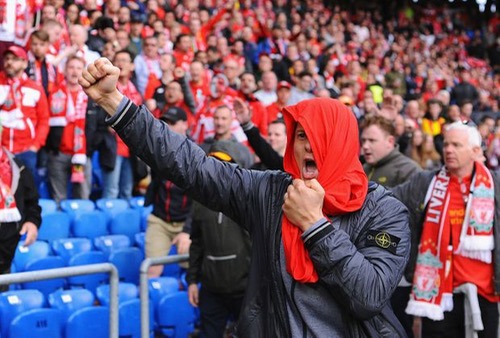 تغريم ليفربول وإشبيلية بسبب شغب الجماهير في نهائي الدوري الأوروبي