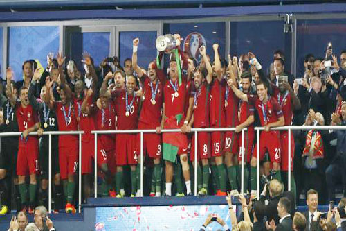 البرتغال وليستر سيتي ضمن مفاجآت 2016
