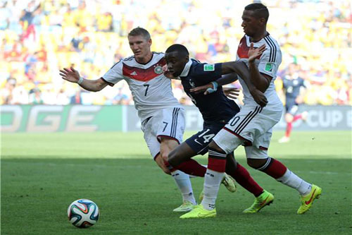 سيسوكو: هزيمة ألمانيا في 2014 لا تزال عالقة في حلقنا