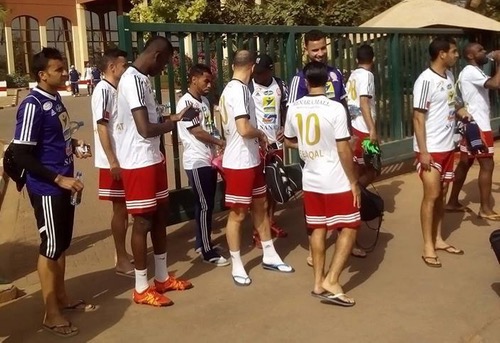 لاعبو الكوكب يُهدّدون بمقاطعة معسكر أكادير والجمهور يتضامَن مع المنصوري ضدّ الرئيس