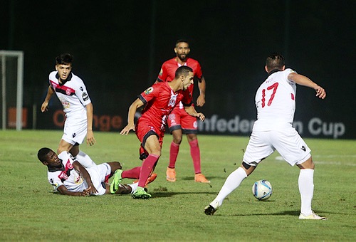 الفتح يتعادل مع النجم ويضرب موعدا مع مولودية بجاية الجزائري في نصف نهائي كأس "الكاف"