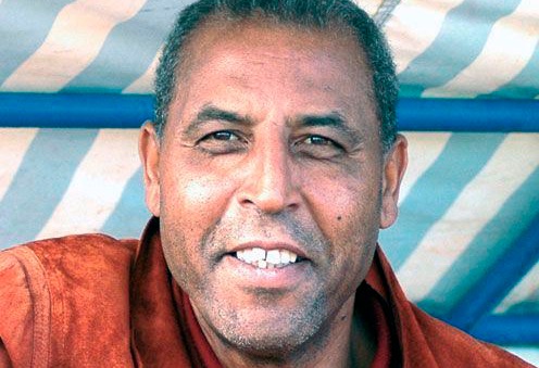 عبد الله بليندة.. "مَعْلَمة" جمعت بين اليَدِ والقدم وسَخّرت حَياتها للرياضة