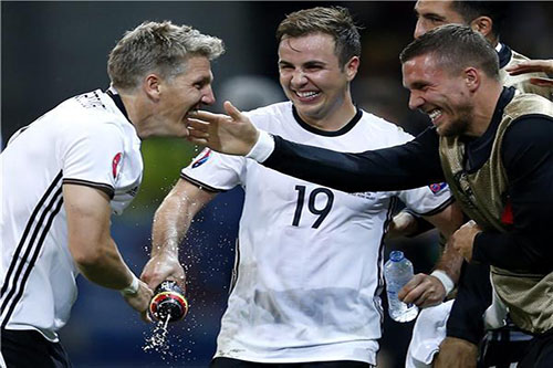 منتخب ألمانيا يستدعي الثنائي المعتزل