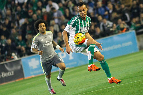 ريال مدريد يستعيد جهود مارسيلو أمام بيتيس