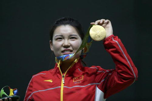 الصينية تشانغ تفوز بذهبية مسدس ضغط الهواء