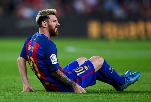 تمزق في الفخذ يُبعد ميسي عن الملاعب قبل مباريات مصيرية مع برشلونة والأرجنتين