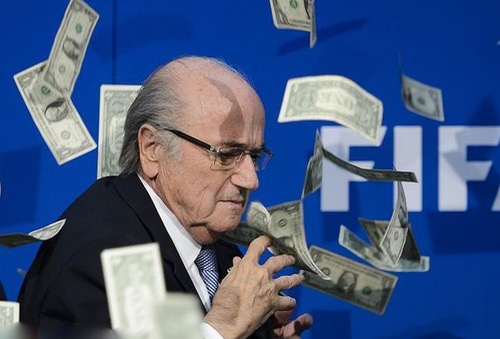 تسلسل فساد الـ FIFA.. اعتقالات.. تحقيقات.. وسقوط "عرش" بلاتر من "دولة كرة القدم"