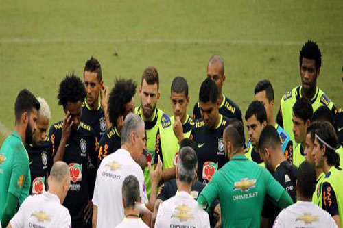 المنتخب البرازيلي يجري مرانه الأخير قبل التوجه إلى فنزويلا