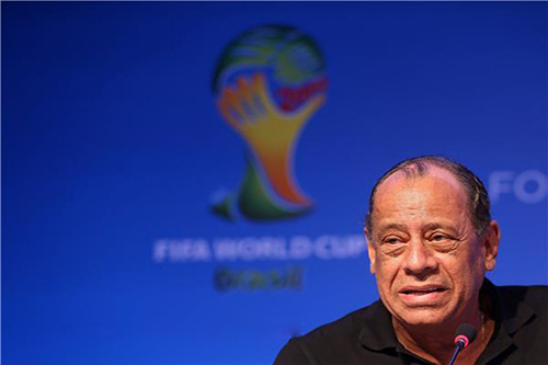 عالم كرة القدم ينعي قائد البرازيل السابق