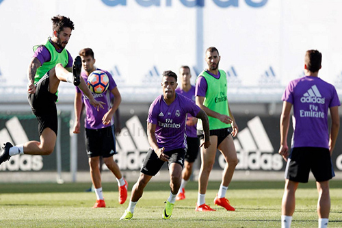 نجوم ريال مدريد يتوافدون على المران الجماعي