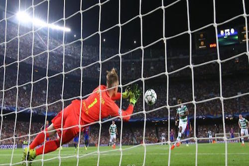 حارس برشلونة يرد على الانتقادات اللاذعة