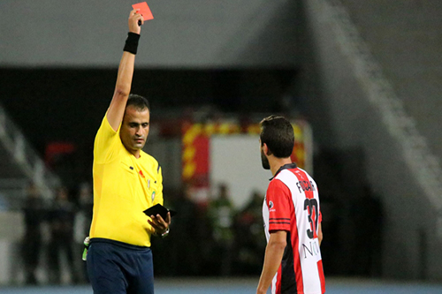 جامعة الكرة توقف لاعب الفتح فوزير لمباراتين