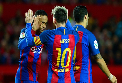 برشلونة ينتزع الفوز من أنياب إشبيلية ويواصل مطاردة ريال مدريد المتصدر
