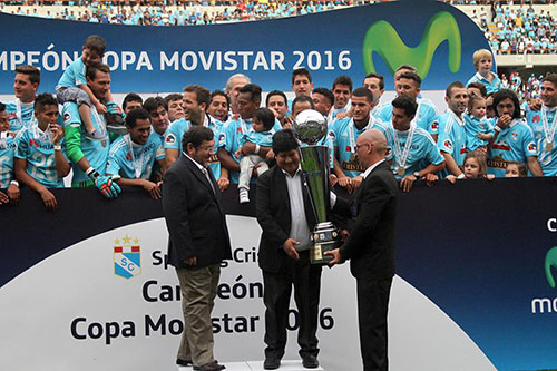 سبورتنغ كريستال يتوج بالدوري البيروفي