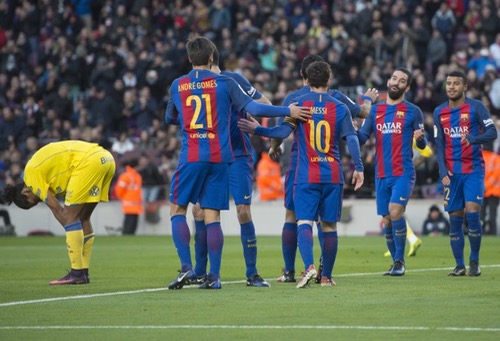 برشلونة يدك شباك لاس بالماس بخماسية وينتزع المركز الثاني في "الليغا"