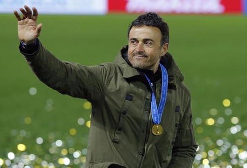 برشلونة يستعد للإطاحة بمدربه لويس إنريكي ويفتح الباب أمام رونالد كومان