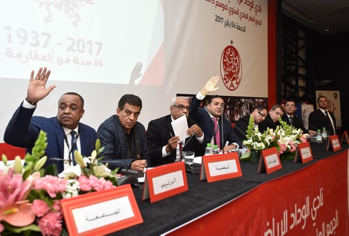 منخرطو الوداد يصادقون بالإجماع على التقريرين الأدبي والمالي.. ويكتفون بالتصفيق!