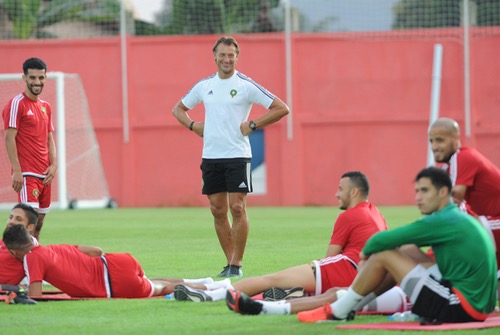 مغاربة يمدون رونار بالنصائح عبر "الانستغرام".. والأخير يقرر حذف الصورة