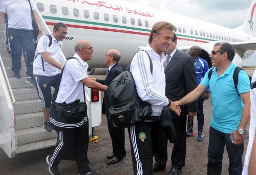 سفير المغرب بالغابون يستقبل بعثة "الأسود" والناصيري يسبق المنتخب إلى ليبروفيل
