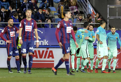 برشلونة يدك شباك إيبار برباعية نظيفة ويشدد الخناق على ريال مدريد