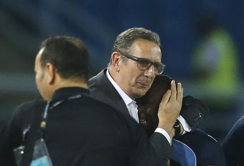 ليكنز يقدم استقالته من تدريب المنتخب الجزائري