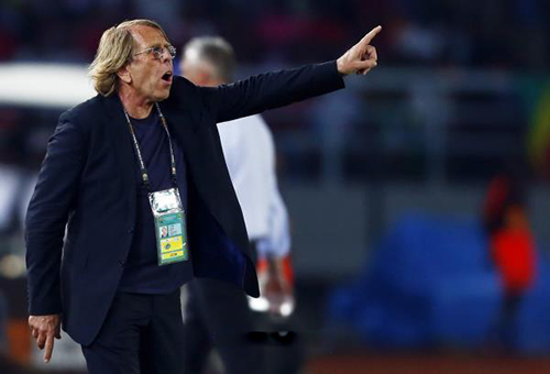 لوروا ينتقد منظمي أمم إفريقيا بسبب ملعب "أوييم"
